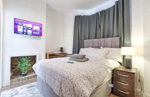 Westcliff-on-Sea Bed & Breakfast | Ivy on Sea Villa