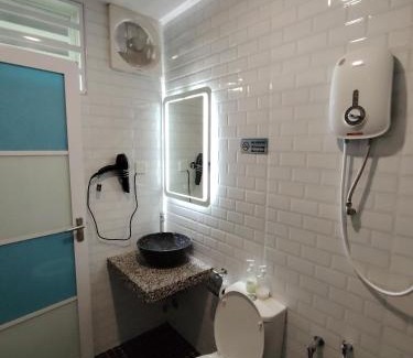 Taman Cempaka House | IX HOTEL CEMPAKA 33 - 4 Pax