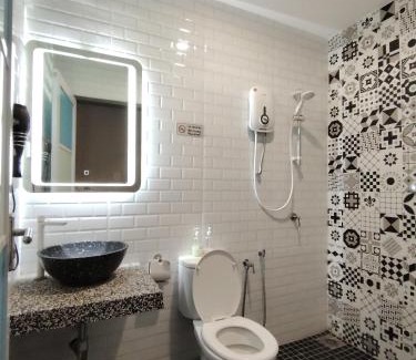 Taman Cempaka House | IX HOTEL CEMPAKA 33 - 4 Pax