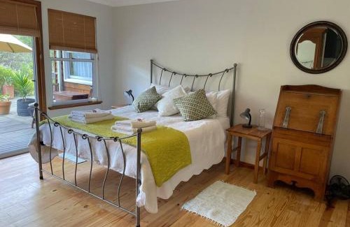 Hout Bay Apartment | Ixia studio-Serene, solar, pet friendly, garden and valley views