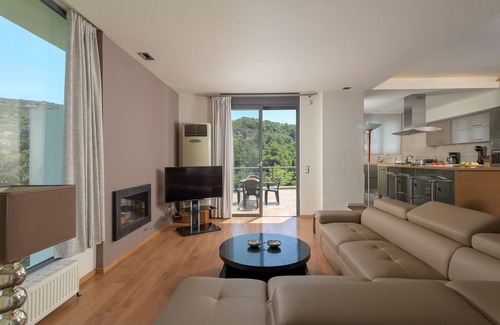 Ixia Villa | Ixian Hilltop Villa