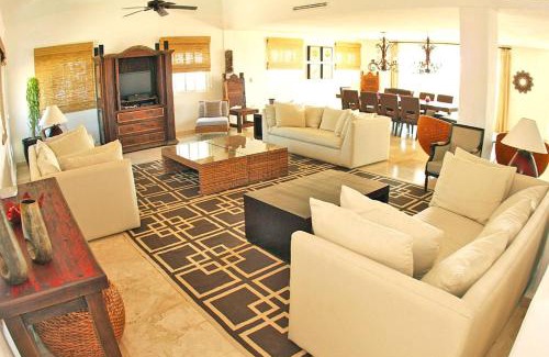 Playacar Fase I Villa | Izcalli Luxury Villa
