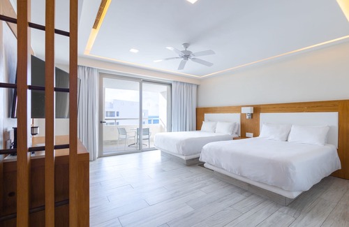 Isla Mujeres Hotel | Izla Beach Front Hotel