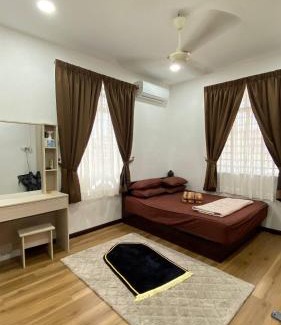 Kota Sarang Semut House | Izzara Homestay - Semi D