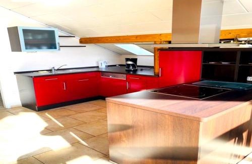 Obere Kyll Apartment | Jünkerath Romantic Garden Stay, cleaning included