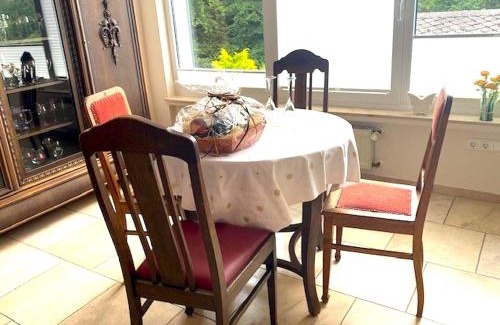 Obere Kyll Apartment | Jünkerath Romantic Garden Stay, cleaning included