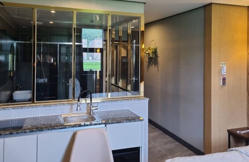 Samnangjin Condo | J Hotel