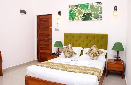 Ettukala Hotel | J Leaf Hotel