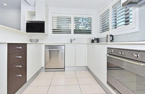 Salamander Bay Apartment | J's Resort Pacific Blue Swim Up