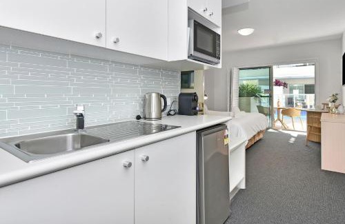 Salamander Bay Apartment | J's Resort Pacific Blue Swim Up
