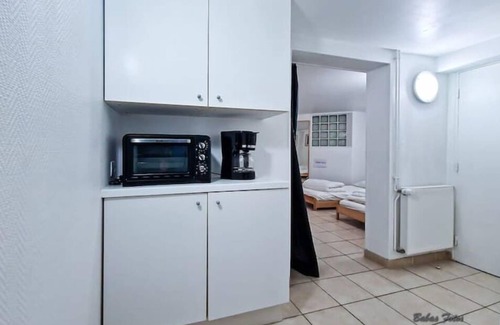 Trappes Apartment | J2 Studio 3 beds on garden level + parking lot