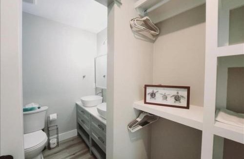 Demere Park Apartment | J7 completely renovated, 2 pools, pickleball, fishing, fitness center,easy walk to pier