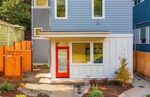 North Queen Anne Apartment | Jabba's Palace in Queen Anne