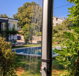 Milcetici House | Jacaranda Cottage