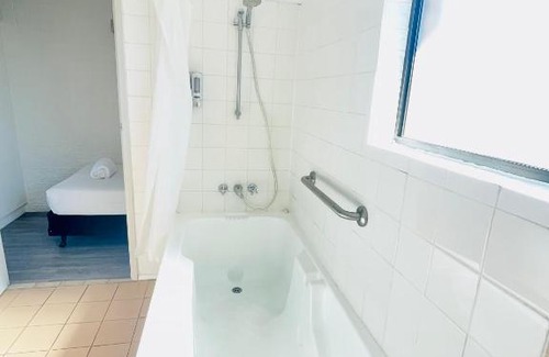 South Toowoomba Hotel | Jacaranda Place Motor Inn