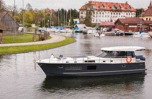 Wilkasy Boat Rental | Jacht motorowy Nautika 1300 LUX
