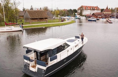Wilkasy Boat Rental | Jacht motorowy Nautika 1300 LUX