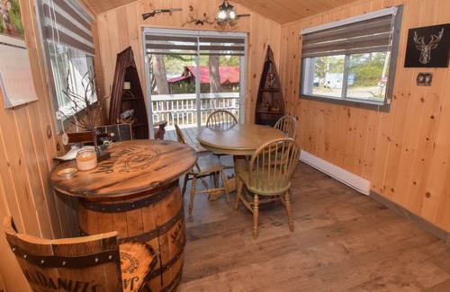 Lac-des-Plages Ski Chalet | Jack Daniel's