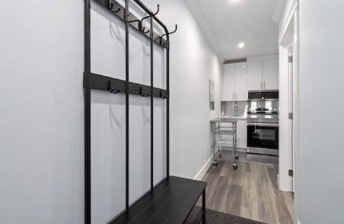 Hastings House | Jack's AirBnB · Sunrise Village 1 BR, 1 BA