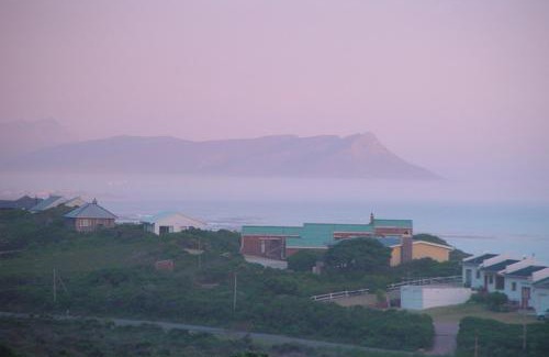 Betty's Bay Bed & Breakfast | Jack's Seaview Suites