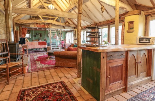 Gloucester Cottage | JACKDAW'S ROOST, pet friendly, with a garden in Cheltenham