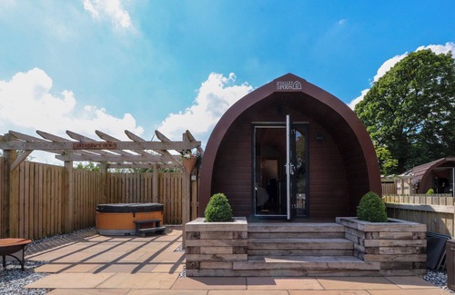 Knott End-on-Sea Cottage | JACKDAWS DEN, romantic, character holiday cottage in Lancaster
