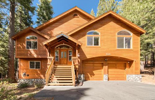 Truckee House | Jackpine Lodge at Tahoe Donner by Tahoe Getaways - Private Hot Tub w Foosball and HOA