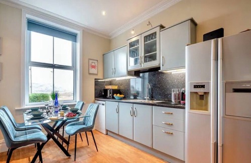 Tywyn House | Jack’s House - Beautifully furnished large Victorian home - Tywyn