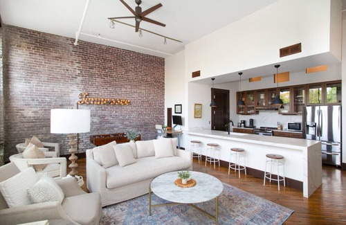 Old City Apartment | Jackson Jewel - Downtown Suite