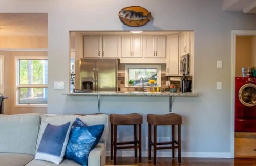 Mansfield House | Jackson Lake Waterfront Oasis with Stunning Views