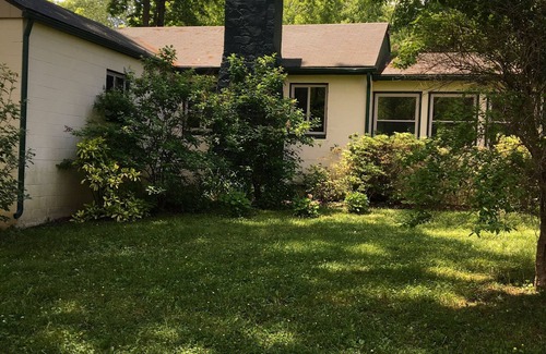Hot Springs Cottage | Jackson River Retreat - Great fly fishing & close to The Homestead Resort