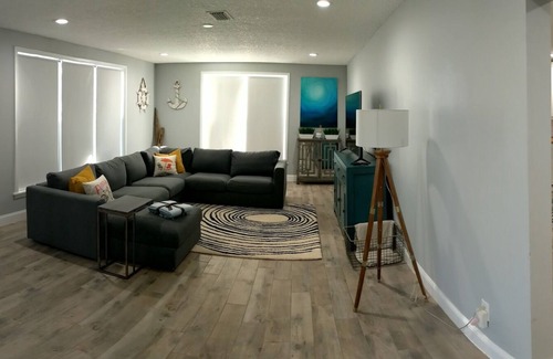 Girvin House | Jacksonville Intracoastal Retreat + near the beach