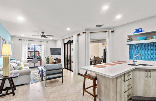 Barrio Los Faroles Condo | Jaco Beachfront Elegance at Tres Regalos Pristine Views in Lovely Jacó Beach