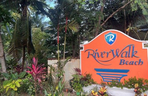 Cerro Plano House | Jaco Hideaway: 1 minute walk to direct beach access.nGated community with pool.