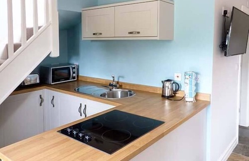 Cauldon Low Apartment | JACOB'S BARN, pet friendly, with a garden in Ramshorn