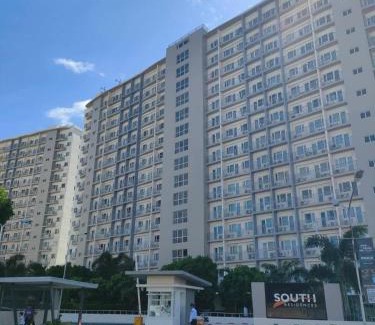 Las Pinas Apartment | Jacoolzzi staycation