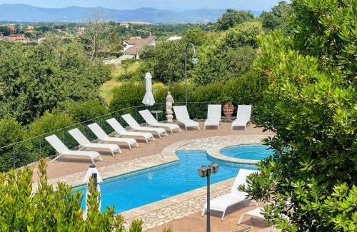 Montefiascone Villa | Jacuzzi and pool - Fabulous villa in Umbria - sleeps 24 - exclusive