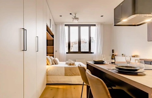 Annecy Old Town Apartment | Jacuzzi Bay