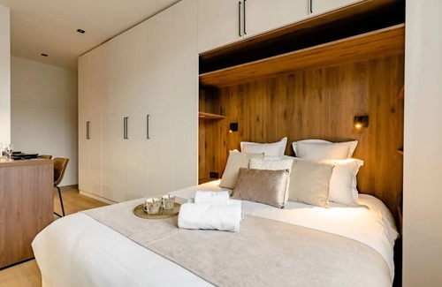 Annecy Old Town Apartment | Jacuzzi Bay