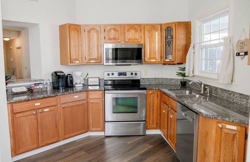 Cary House | Jacuzzi,Crib,walk to Chineese,Kebab rest,Food lion