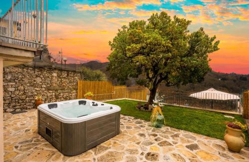 Coreglia Antelminelli House | Jacuzzi Privata e Splendida Vista in bellissimo Cottage