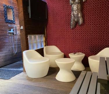 Vauvert Bed & Breakfast | Jacuzzi privé Chambre et table d hotes