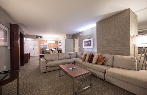 Las Vegas Apartment | Jacuzzi Suite 2 Bedroom Sleeps 8 Next to Planet Hollywood Casino