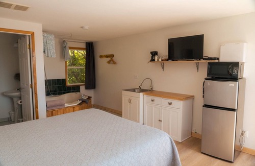 Ucluelet Hotel | Jacuzzi Suite | Ocean View