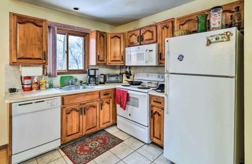 Pocono Mountain Lake House | Jacuzzi, wood fireplace, A/C, sauna, strong Wi-Fi