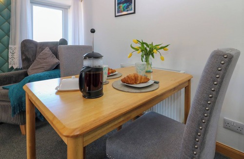 Macduff Cottage | JADE COTTAGE, pet friendly, character holiday cottage in Macduff