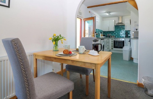 Macduff Cottage | JADE COTTAGE, pet friendly, character holiday cottage in Macduff