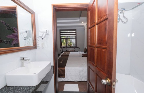 Hue City Centre Hotel | Jade Hotel