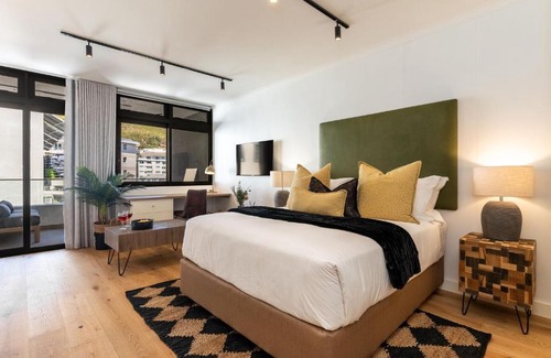 Sea Point Apartment | Jade Views Sea Point - Studio, pvt balcony, views