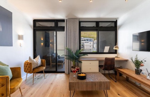 Sea Point Apartment | Jade Views Sea Point - Studio, pvt balcony, views